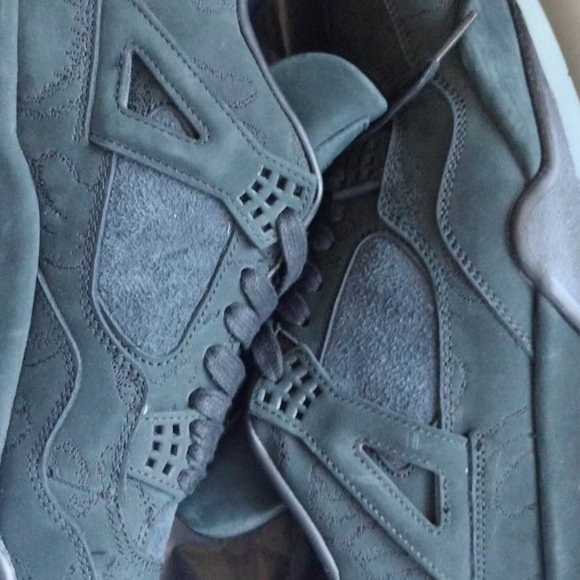 Jordan retro 4 kaws black main image 9